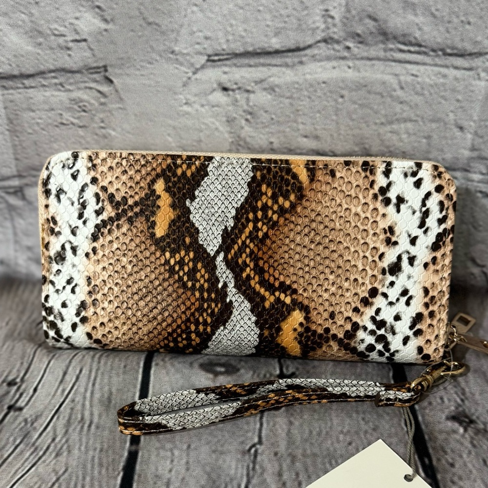 NWT Snake Print Double Zip Wallet Wrislet